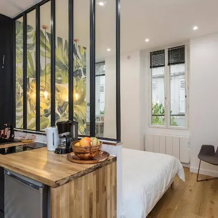 Architect S Designer Studio Near To Eiffel Tower *